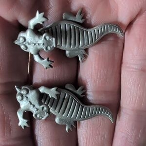 "JJ" Jonette Jewelry genuine pewter silver alligator 3D pierced earrings